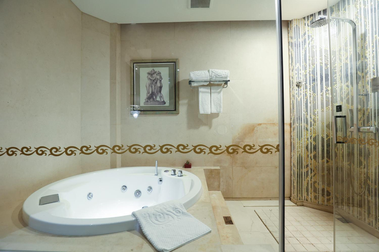 Bathroom 4, Chateau Star River Shanghai China, Shanghai