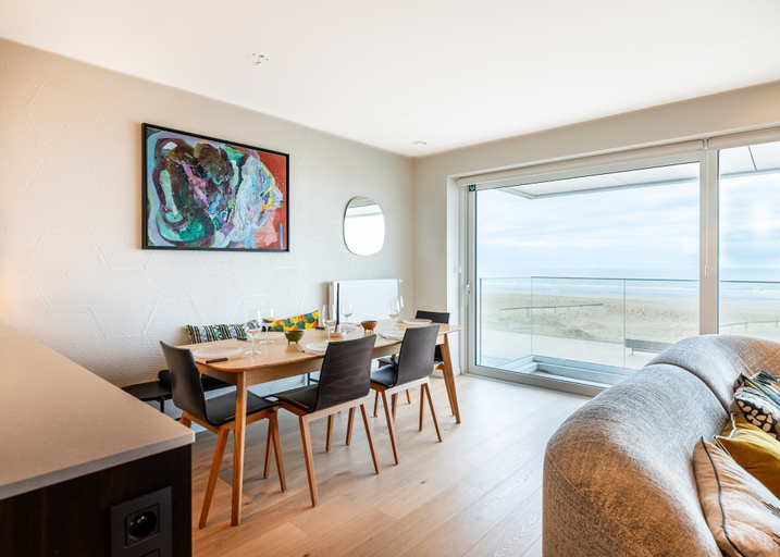 Dining 3, Apartment in Koksijde With Stunning Sea Views, West-Vlaanderen