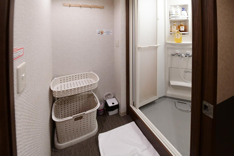 Bathroom 18
