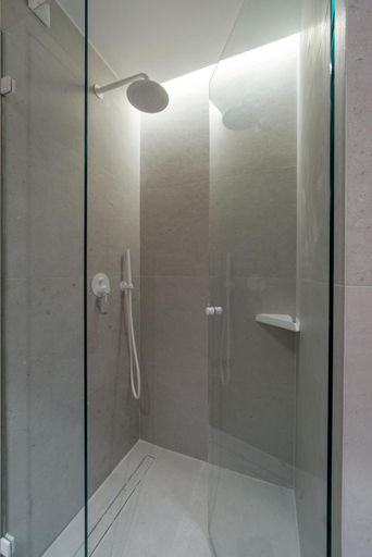 Shower 5, Central Bliss Apartments by UPSTREET, Attica