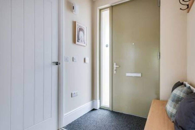 Bedroom 4, Family-friendly Getaway - Garden Parking Sleeps 7, Oxfordshire
