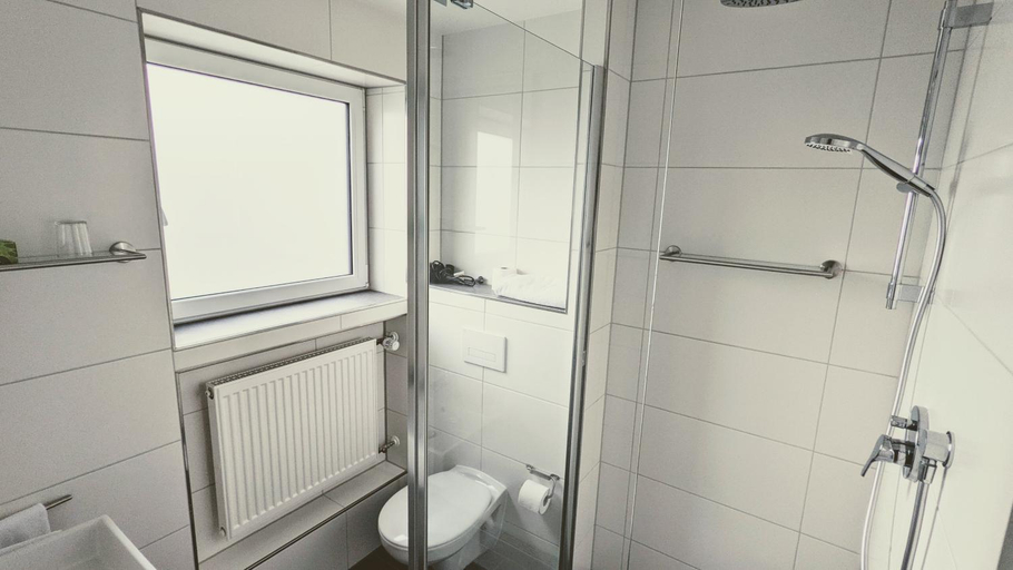 Bathroom 2, Hotel Rotes Ross, Erlangen