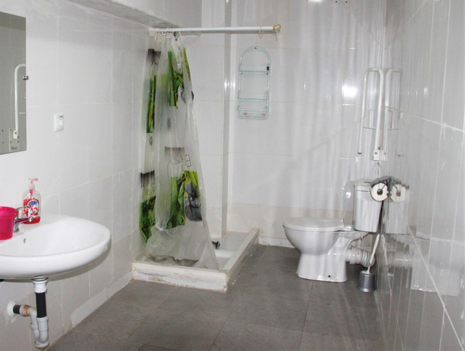 Bathroom 2, Pension La Lambra Azul, Alicante