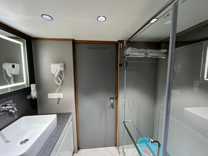 Bathroom, THE RETREAT, DARJEELING, Darjiling