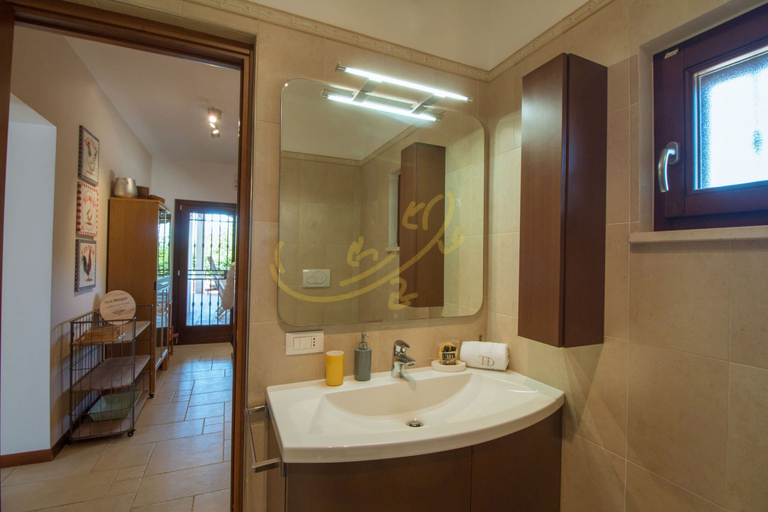 Others 4, TD Casale Del Vento in the Countryside With Pool, Bari