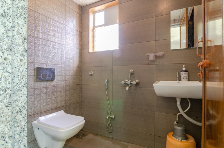 Bathroom, Hotel White House Beach resort, Raigarh