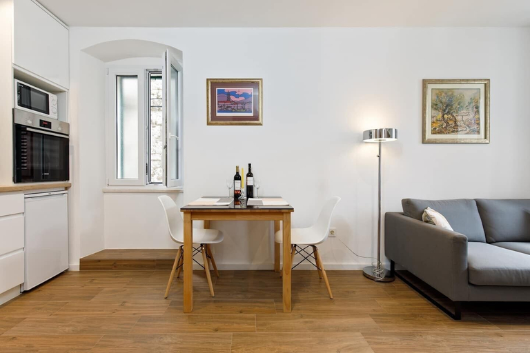 Others 5, Dominus, Modernly Decorated Suite in City Center, Split
