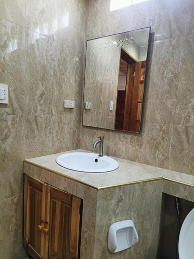 Bathroom 5, Casa de Arte, Malay