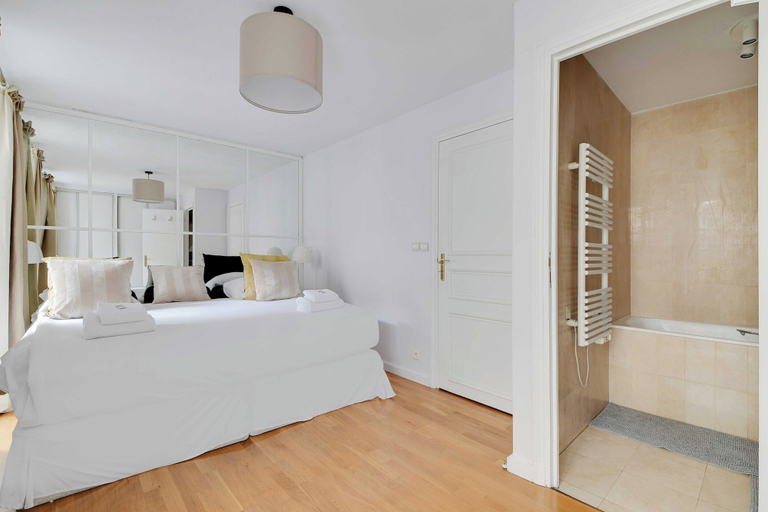 Bedroom 3, Charming Apartment -1br-4p- Arc de Triomphe, Paris