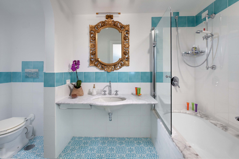 Bathroom 5, De Pando Panoramic Suites 1086, Salerno