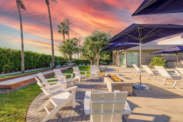 Food & Drinks 5, The Polo Villas by AvantStay, Riverside