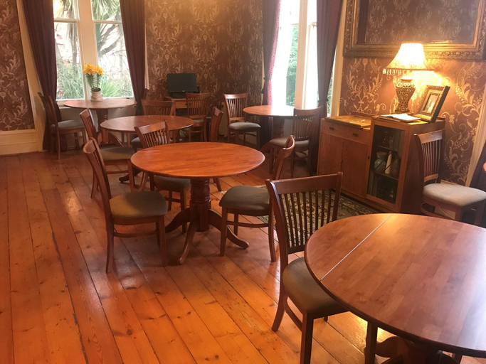 Food & Drinks 3, Hulmes Court, Dunedin