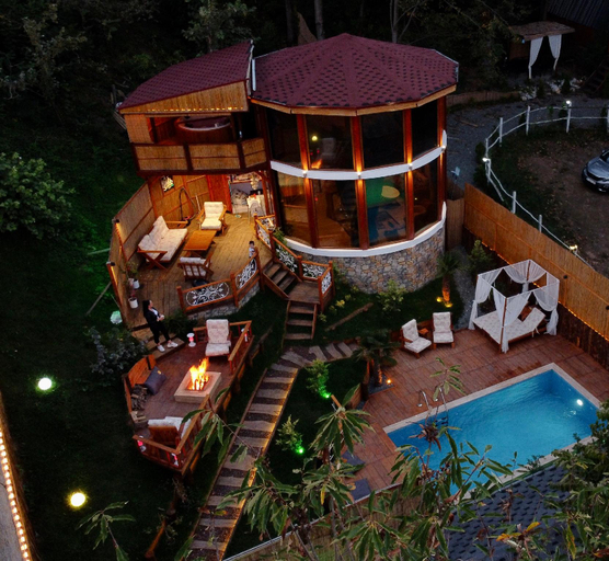 Exterior & Views