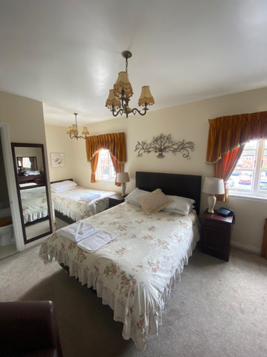 Bedroom 2, Parlors Hall Hotel, Shropshire