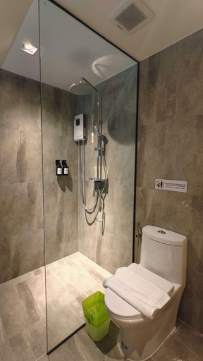 Bathroom 15