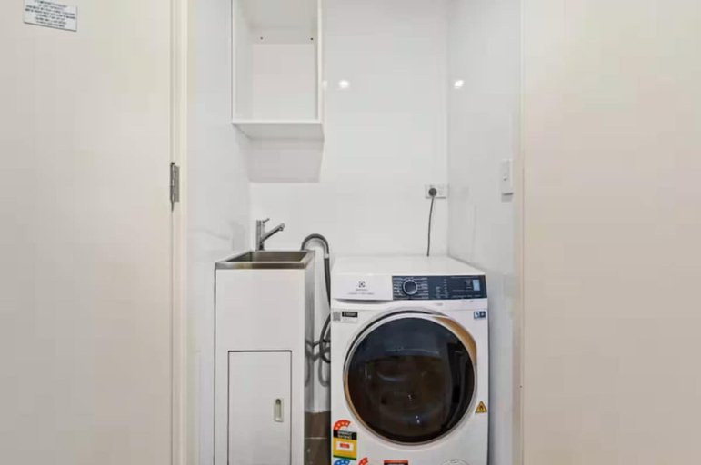 Room 5, Central Peaceful 1 Bedroom With Balcony Aircon, Sydney