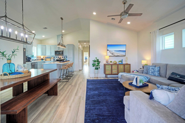 Food & Drinks, New Build! Priv Pool, Firepit, Walk to the Beach Alright, Alright by Avantstay, Nueces
