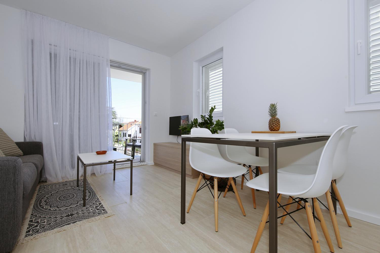 Others 3, Valadar Apartments, Privlaka