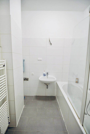 Others 5, Cozy 3BR Apartment Near Augarten Park, Wien