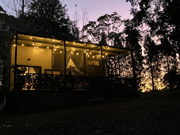 Others 3, Frog Hollows, Hawkesbury