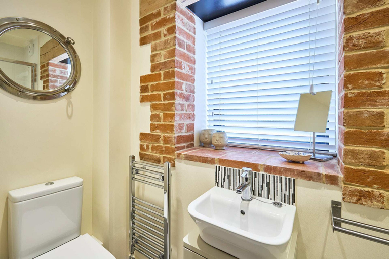Bathroom 4, Host Stay Rupert s Barn, Norfolk