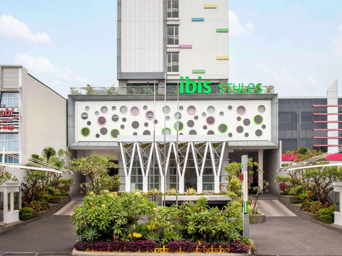Exterior 12