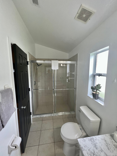 Room 4, Residential Westbury 4BR Pool Home Near Disney Parks, Polk