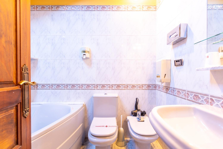 Bathroom, La Casona de Luis, Cantabria