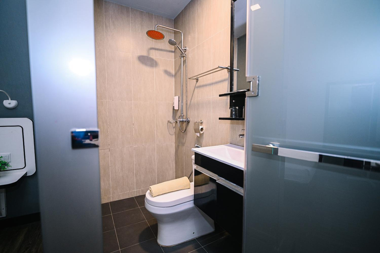 Shower 4, Swing & Pillows @ Kota Kemuning Selangor, Shah Alam