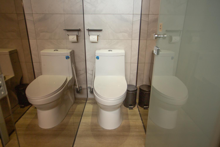 Bathroom 4, Corner Hostel & Cafe, Taipei City