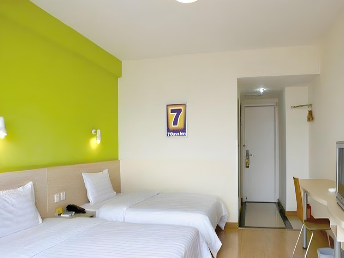 Bedroom 5, 7 Days Inn Anguo Oriental Medicine Market, Baoding