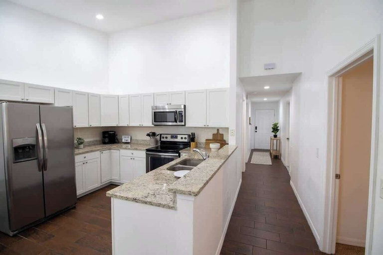 Others 5, Entire Modern Home in Dade City, Pasco