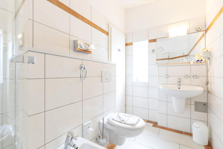 Bathroom 3, Stranddistel Garni, Vorpommern-Rügen