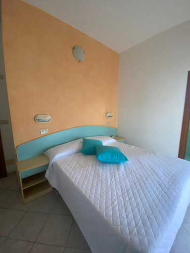 Bedroom 3, Hotel De La Ville, Rimini