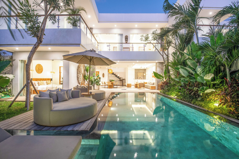 Others 3, Coastal Comfort: Cozy 4BR Villa, 5 Min Walk to Finns Beach, Badung