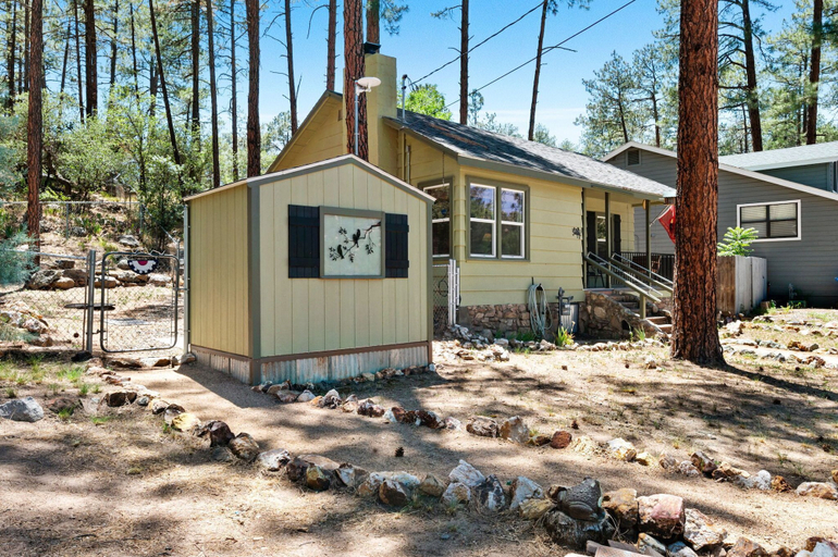 Room 4, Prescott Mountain Pines Cabin, Yavapai
