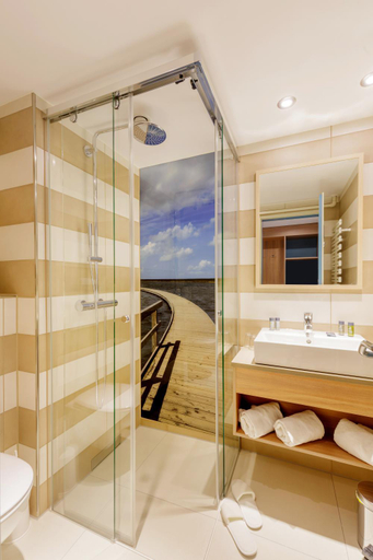 Bathroom, Hotel Nordseekuste by Center Parcs, Wesermarsch