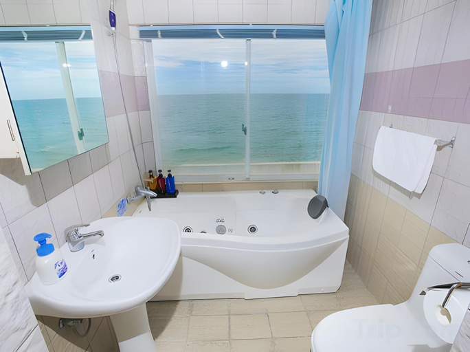 Bathroom 4, Beachfront Tower Mihama byDSH, Chatan