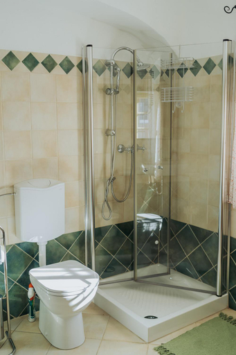Bathroom 3, Apartments Mozinetova hisa, Dobrova-Polhov Gradec