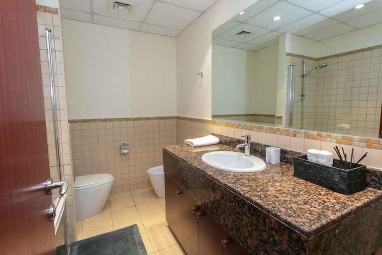 Bathroom 4, Stylish JBR Apartment – Steps from the Beach, Dubai