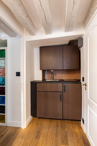 Interior detail 4, Joyful Apartment, 2br/6p Heart of Paris - Louvre, Paris