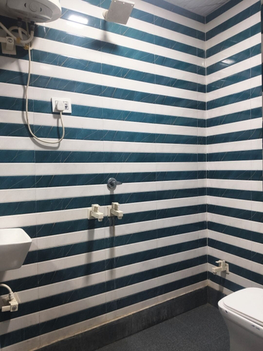 Bathroom 3, Hotel Mid Town, Delhi