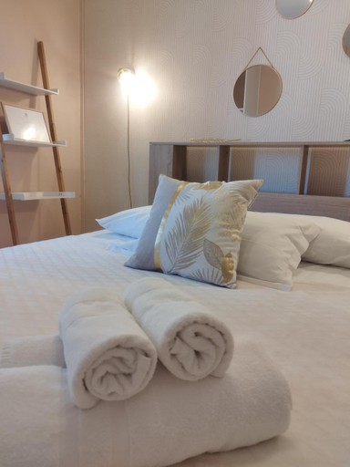 Bedroom 3, Hôtel les Thermes, Charente-Maritime