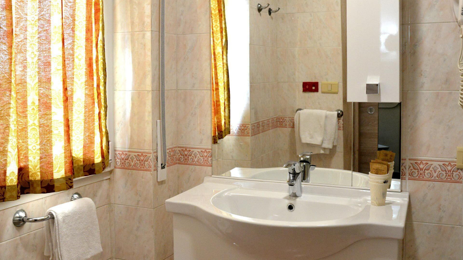 Bathroom 26