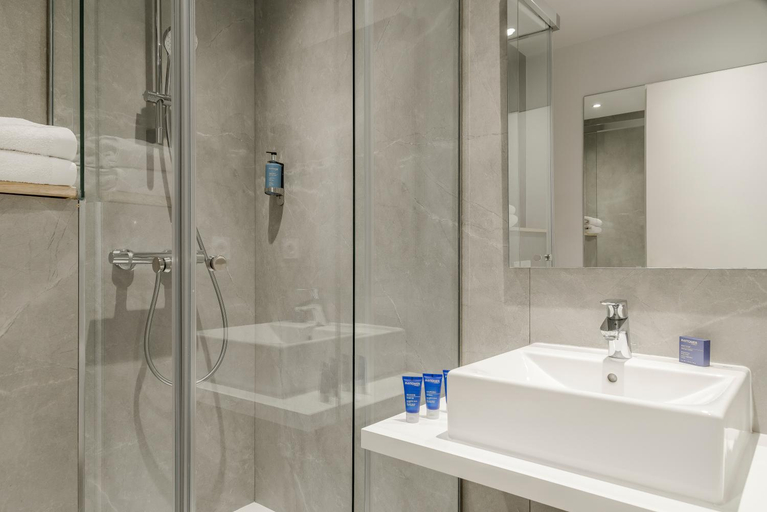 Bathroom 3, Hotel les Elmes, Pyrénées-Orientales