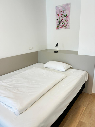 Bedroom 2, Hotel Wasserpalast - breakfast for free!!!, Graz