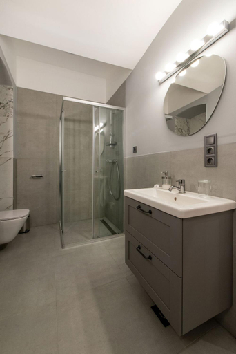 Shower 3, Budaguide A10 Central, Budapesti