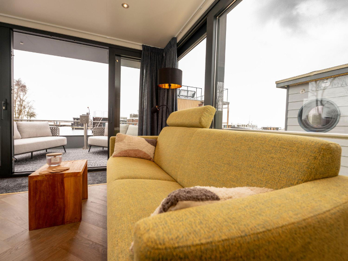 Surrounding environment 3, Houseboat in Offingawier With Sea View, Sneek