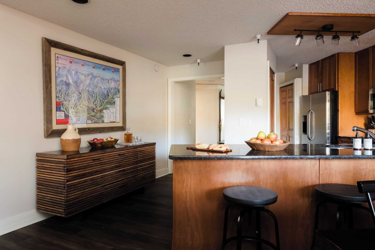 Interior 5, Rocker by AvantStay, Summit