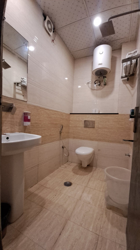 Bathroom 4, Hotel Smart Plaza, Delhi